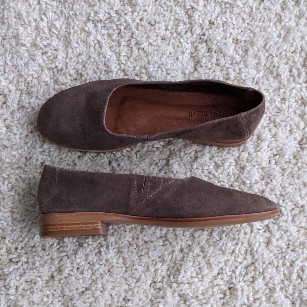 NWOT Jeffrey Campbell Jordan taupe suede flats